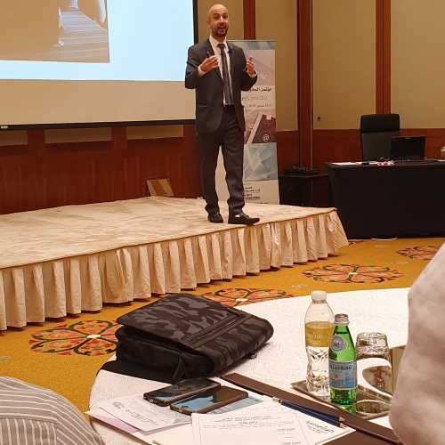 roland-abi-najem-speech-on-online-reputation-as-part-of-kuwait-digital-marketing-conference-in-jumairah-hotel-kuwait-3