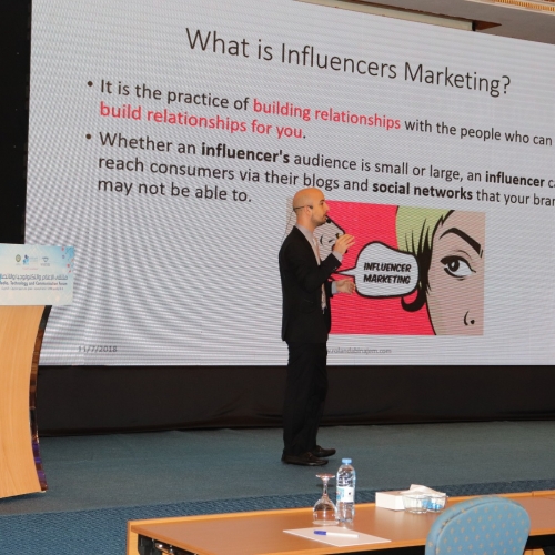 speakers-in-the-arab-media-forum-talking-about-influencers-marketing-where-i-was-honored-by-the-conference-chariman-mr-madi-al-khamis-25