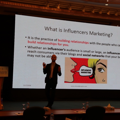 speakers-in-the-arab-media-forum-talking-about-influencers-marketing-where-i-was-honored-by-the-conference-chariman-mr-madi-al-khamis-40